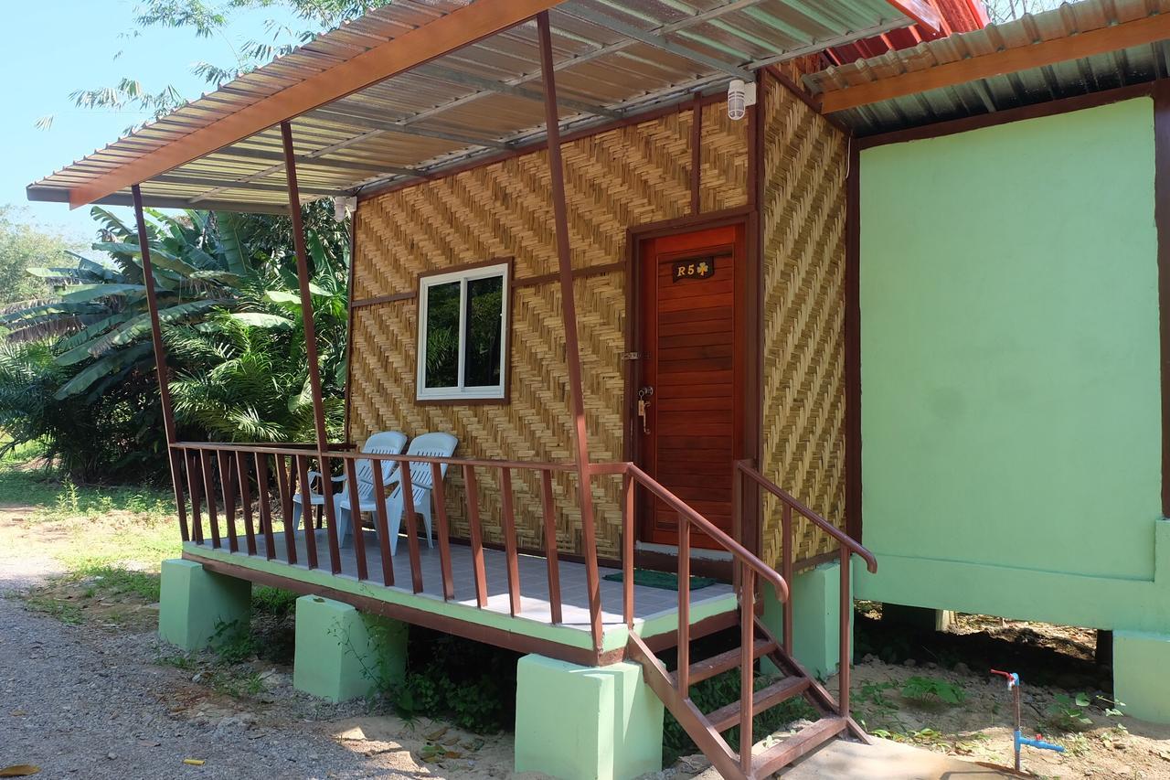 Khaosok Bamboo Huts Resort Khao Sok National Park Exterior photo